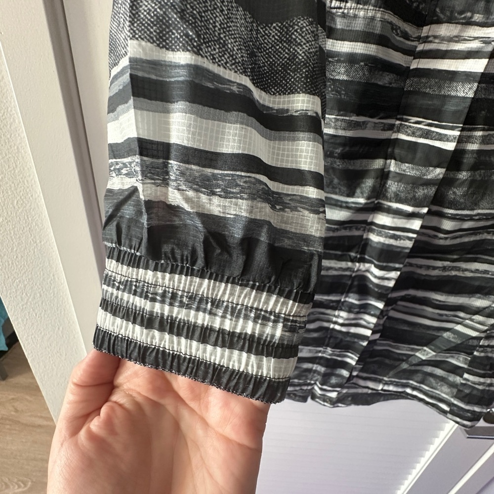 Lululemon Lab Assemblage Shell Convertible Rain J… - image 6